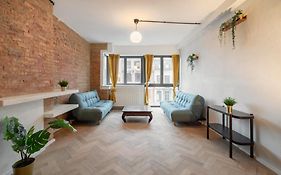 Spacious 2Br Stay Near Central Station
